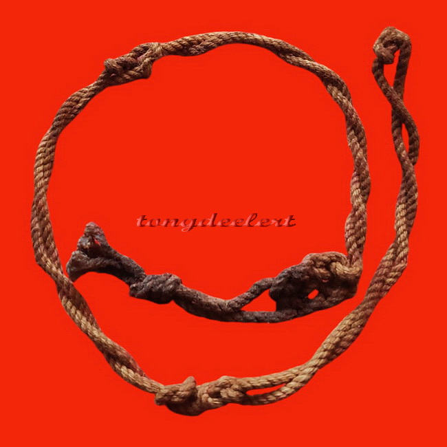 เชือกถักชุบน้ำว่าน หลวงพ่อเล็ก วัดสันติคิรีศรีบรมธาตุ(วัดเขาดิน) จ.กาญจนบุรี หายาก สวยมากค่ะ