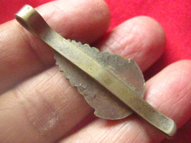 แหนบหลวงพ่อรักษ์ วัดน้อยแสงจันทร์ สมุทรสงคราม เนื้อกะไหล่เงิน ลงยา