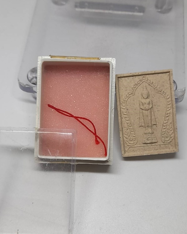 พระผงรูปเหมือน หลวงพ่อบ้านแหลม หลังยันต์ห้า วัดเพชรสมุทร จ.สมุทรสงคราม