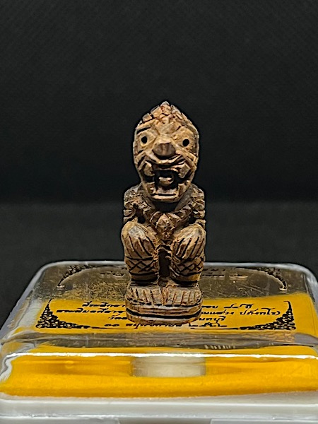 หนุมานไม้พยุงแกะ พิมพ์หน้าโขน รุ่น ครบ 7 รอบ หลวงพ่อแสวง วัดลาดปลาดุก นนทบุรี