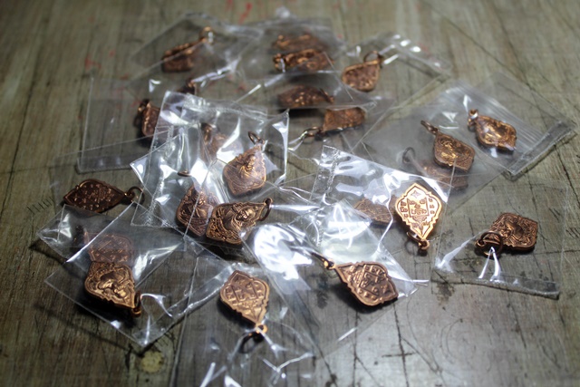 A523เหรียญหลวงพ่อรุ่ง วัดท่าไม้ จ.สมุทรสาคร พิมพ์เล็ก เนื้อทองแดง ปี53 จำนวน 23 เหรียญ 