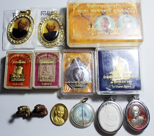 A537ชุดพระเหมา หลวงตามหาบัว จำนวน 13 ชิ้น