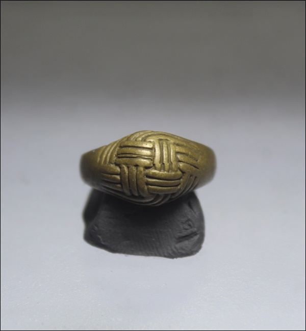 A145แหวนพิรอด หัวตะกร้อ หลวงพ่อขวัญ วัดบ้านไร่ จ.พิจิตร สภาพใช้มา