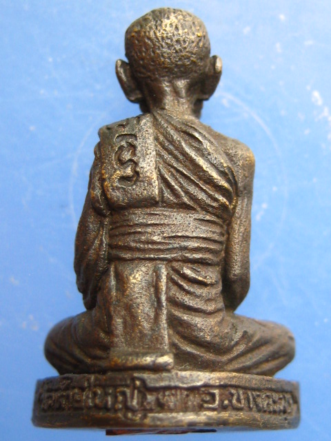 รูปหล่อ หลวงพ่อก้าน วัดห้วยใหญ่ จ.ชลบุรี