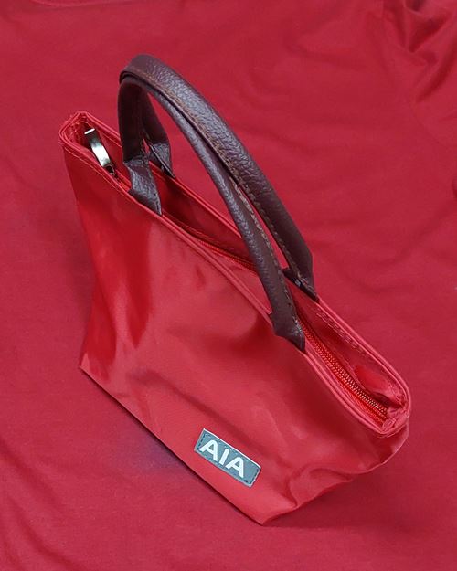 (ปิด39-)กระเป๋าหูหิ้ว AIA สีแดง 4.7x10.5นิ้ว (สภาพไม่ได้ใช้)