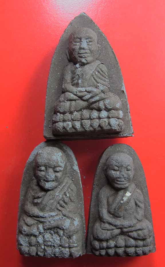 หลวงปู่ทวด วัดช้างไห้ รุ่นรัตนรังสี 2541 เนื้อผงยา3องค์ 3พิมพ์ ตะกรุดเงิน 