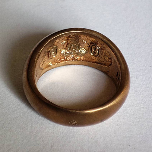 เขาอ้อ มงคลจักรวาลพุทธาคมเขาอ้อปี 45 แหวนปลอกมีด *** เนื้อนว ะโลหะแก่ทองคำ**ท่านขุนพันธ์ฯเป็นเจ้าพิธ