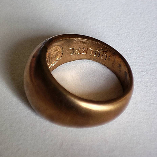 เขาอ้อ มงคลจักรวาลพุทธาคมเขาอ้อปี 45 แหวนปลอกมีด *** เนื้อนว ะโลหะแก่ทองคำ**ท่านขุนพันธ์ฯเป็นเจ้าพิธ