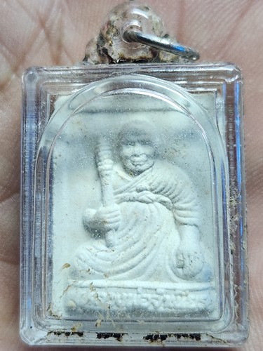 วัดเขาหลาว ราชบุรี พระผงรูปเหมือน หลวงพ่อจำเนียร (วัดถ้ำเสือ กระบี่) 