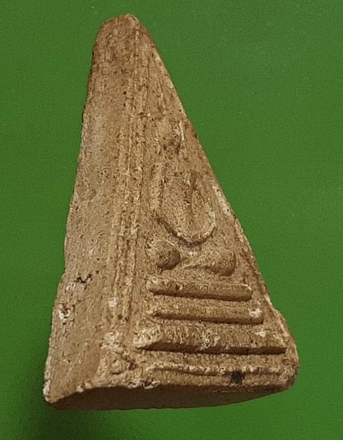 พระสมเด็จ พิมพ์สามเหลี่ยม เนื้อแห้ง เก่าไม่ทราบที่