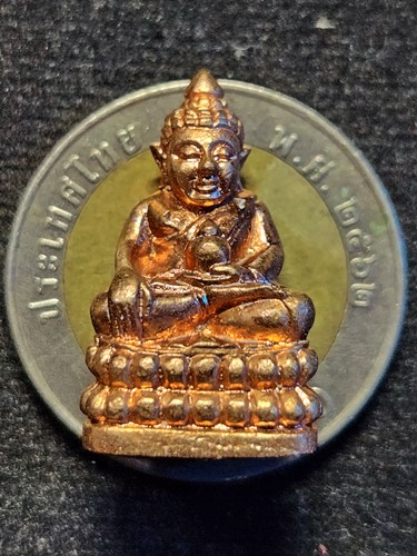 วัดหนองกลับ ระยอง พระชัยวัฒน์ชินบัญชร หลวงพ่อสาคร  3-2-2552  ตอกโค๊ตเลข 3 แจกงานวันเกิด