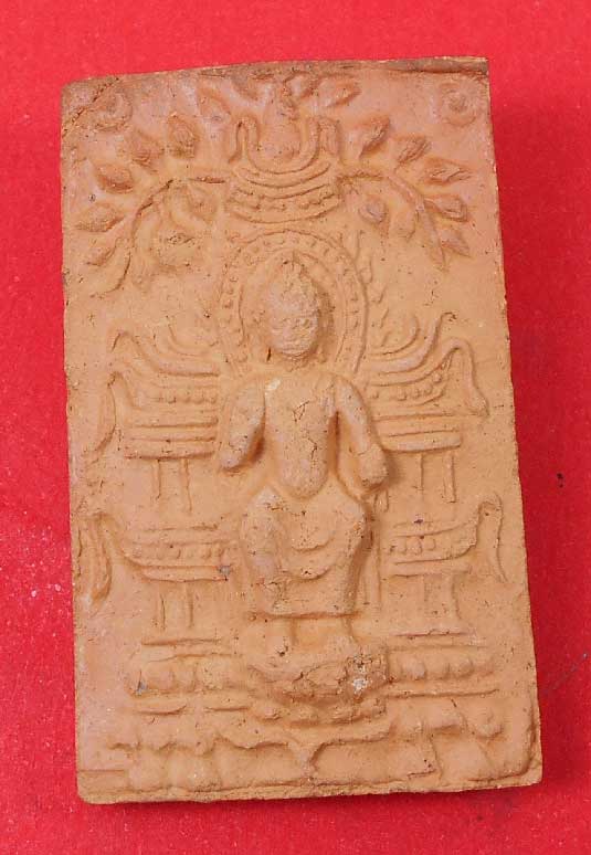 พระพิมพ์เนื้อดินปางปฐมเทศนา (นั่งเมือง) พิมพ์เล็ก จ.มหาสารคาม ปี 2549 ซองเดิม