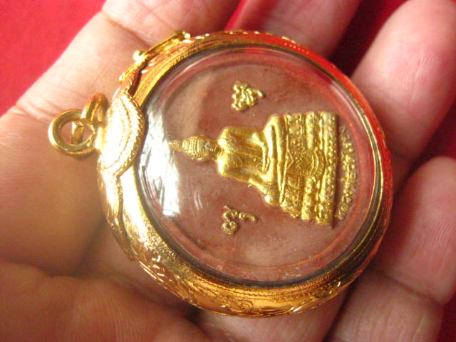 หลวงพ่อวัดไร่ขิง รุ่นมหามงคล วัดไร่ขิง นครปฐม ปี 2550 เนื้อผงปัดทอง