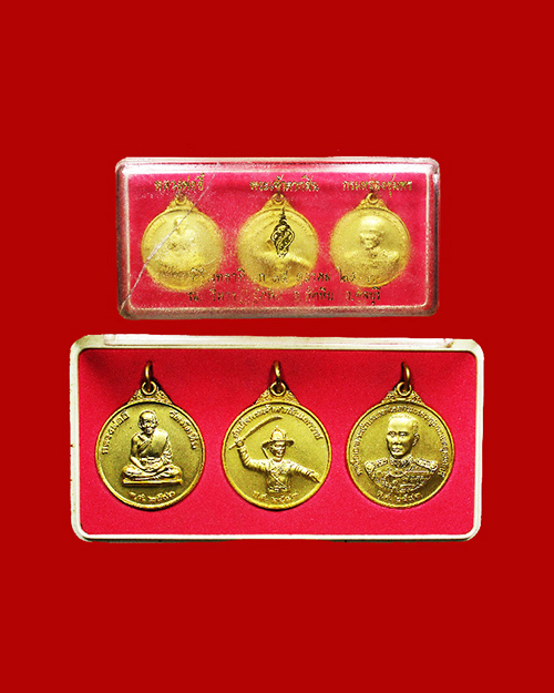 เหรียญวัดสัตหีบ ปี 2543 หน่วยสงครามพิเศษทางเรือ (Navy Seal) เนื้อกะไหล่ทอง ครบชุด 3 เหรียญ จ.ชลบุรี