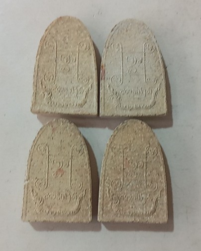 พระผงรุ่นแรกครูบาศรีนวล  วัดเจริญเมืองเชียงราย 4 องค์