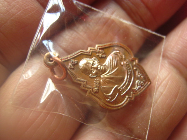 เหรียญหลวงพ่อรุ่ง พิมพ์เล็ก วัดท่ากระบือ สมุทรสาคร รุ่นฉลองหลวงพ่อรุ่งองค์ใหญ่ ปี 2559 ตอกโค้ด