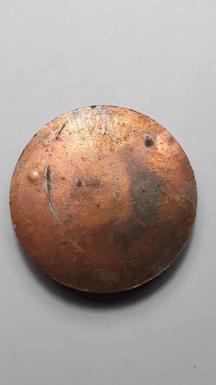 เหรียญยันต์หลังเรียบ ตอกโค้ด กะไหล่ไฟ สวยไม่ทราบที่