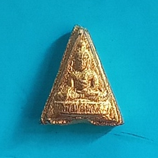 พระผงสามเหลี่ยมลงรักปิดทองคำแท้พิมพ์พระพุทธ