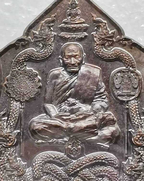  หลวงปู่มหาศิลา สิริจันโท เหรียญพุทธศิลป์ไหว้ครู ปี 65 เนื้อทองแดงติดผงกัมฐาน และเส้นเกสา มีกล่อง