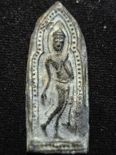 จังหวัดกำแพงเพชร พระลีลากำแพงเชยคางข้างเม็ด เนื้อชินเงิน