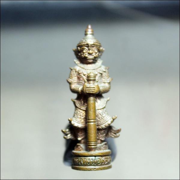 A424รูปหล่อท้าวเวสสุวรรณ อุดผงพราย สีผึ้งเขียว รุ่นแรก หลวงพ่อรัตน์ วัดป่าหวาย เนื้อชนวนทองผสม