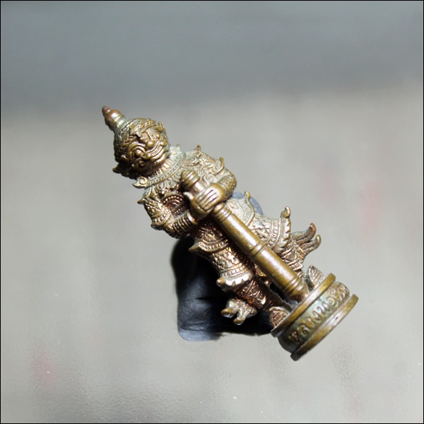 A424รูปหล่อท้าวเวสสุวรรณ อุดผงพราย สีผึ้งเขียว รุ่นแรก หลวงพ่อรัตน์ วัดป่าหวาย เนื้อชนวนทองผสม