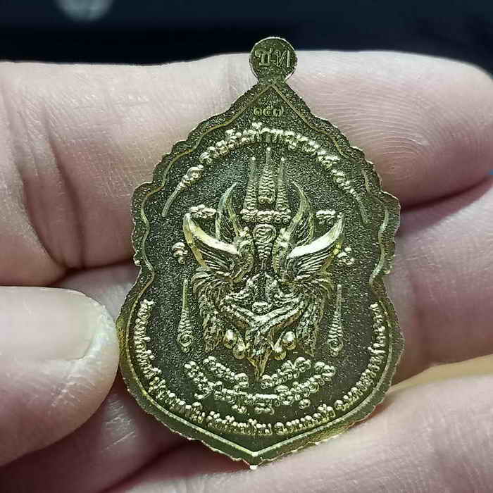 1-219 เหรียญรวยล้นฟ้า หลวงพ่อพัฒน์ วัดห้วยด้วย จ.นครสวรรค์ ปี 2563 เนื้อชอบทอง เลข 157 กล่องเดิม