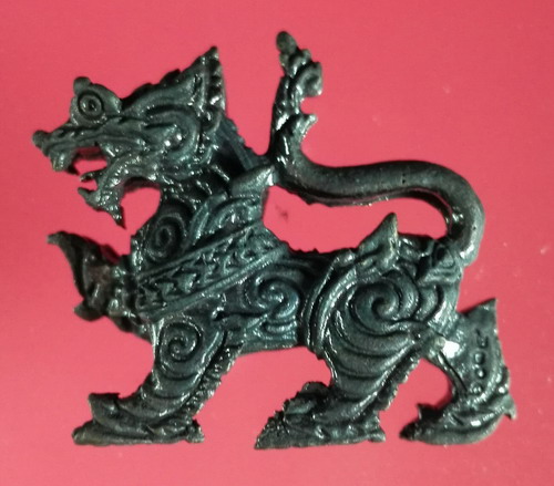 สิงห์มหามงคล หลวงพ่อเพี้ยน วัดเกริ่นกฐิน ลพบุรี ปี 2548 เนื้อทองแดงรมดำ