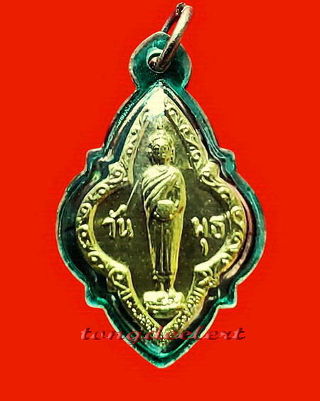 พระปางอุ้มบาตร(พระประจำวันพุธ) หลวงปู่ทิม วัดละหารไร่ จ.ระยอ ง ปี 2517 สวยมากค่ะ 