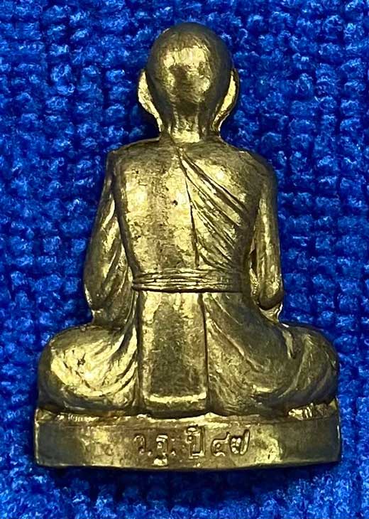 รูปเหมือนปั๊ม ปี 47 หลวงพ่อเพี้ยน วัดเกริ่นกฐิน เนื้อทองระฆัง มีโค๊ด+หมายเลข ครับ
