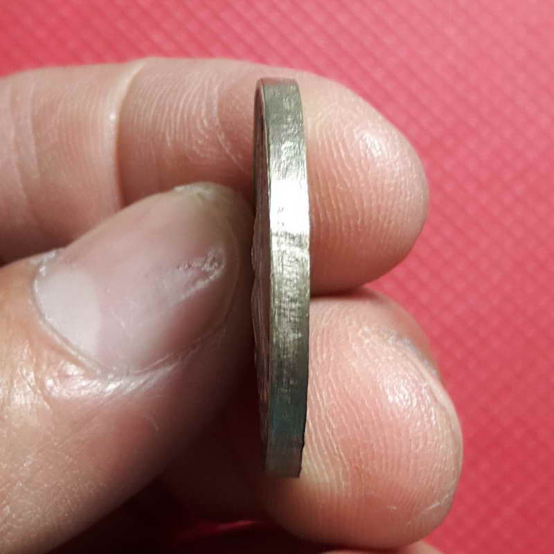 เหรียญพระพุทธชินราช หลัง ภปร. เนื้ออัลปาก้า รุ่นปฏิสังขรณ์ พ.ศ.2534