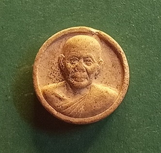 พระผงจันทร์ลอย หลวงพ่อเอียด วัดไผ่ล้อม จังหวัดอยุธยา