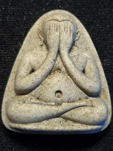 วัดเนินตามาก ชลบุรี พระปิดตาจัมโบ้ พิมพ์พิเศษหลังบรรจุเกศา หลวงพ่อม่น  ปี 2533