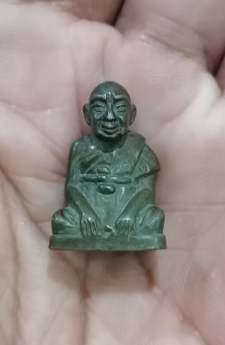 รูปหล่อหลวงปู่นาค วัดมะม่วง จ.ตราด  รุ่นแรก  เนื้อนวะ