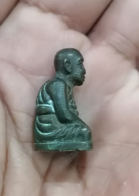 รูปหล่อหลวงปู่นาค วัดมะม่วง จ.ตราด  รุ่นแรก  เนื้อนวะ