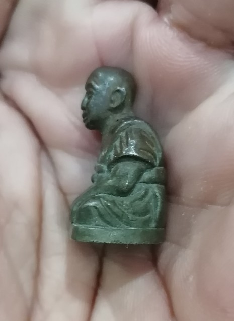 รูปหล่อหลวงปู่นาค วัดมะม่วง จ.ตราด  รุ่นแรก  เนื้อนวะ