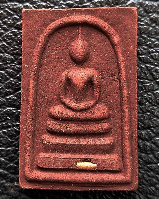 2.สมเด็จหลวงพ่อหวั่น วัดคลองคูณ เนื้องผงว่าน 108 ฝังตะกรุด รุ่นสิงห์ผยอง 51 จ.พิจิตร ปี 2560 กล่องเด