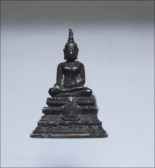 A112พระมงคลบพิตร อยุธยา พระรูปหล่อ พิมพ์ลอยองค์ฐานสูง เนื้อทองแดง อุดกริ่ง