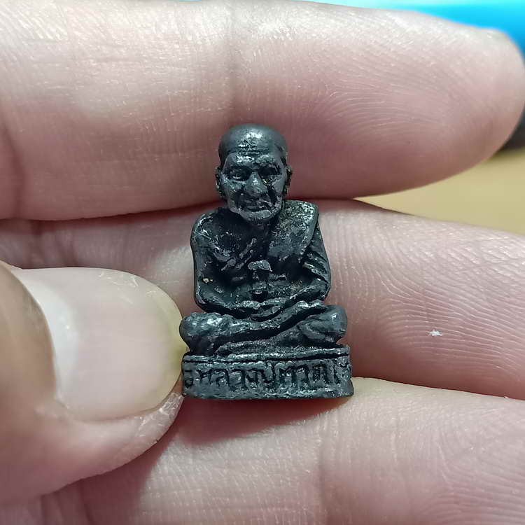 1-303 หลวงปู่ทวด รุ่นสร้างกำแพง วัดโคกประดู่ อ.ชะอวด จ.นครศรีธรรมราช ปี 2547 เนื้อทองแดง กล่องเดิม