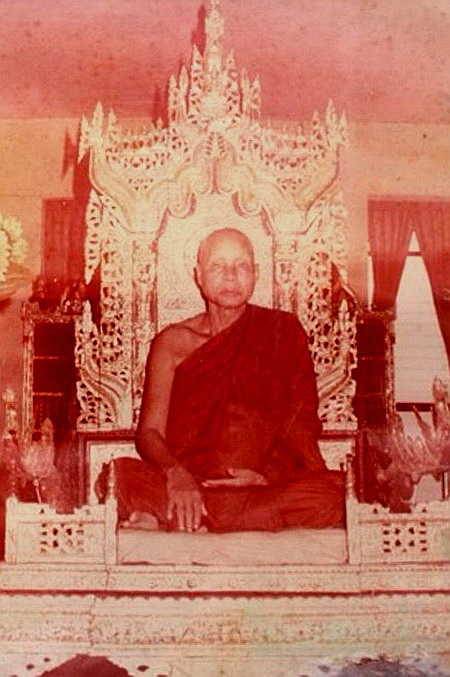 "พระบุเรงนองรุ่นแรก" ของดีหลวงพ่ออุตตมะ จากพระยอดขุนพลบุเรงนองกรุเก่าแก่กว่า 400 ปีค่ะ