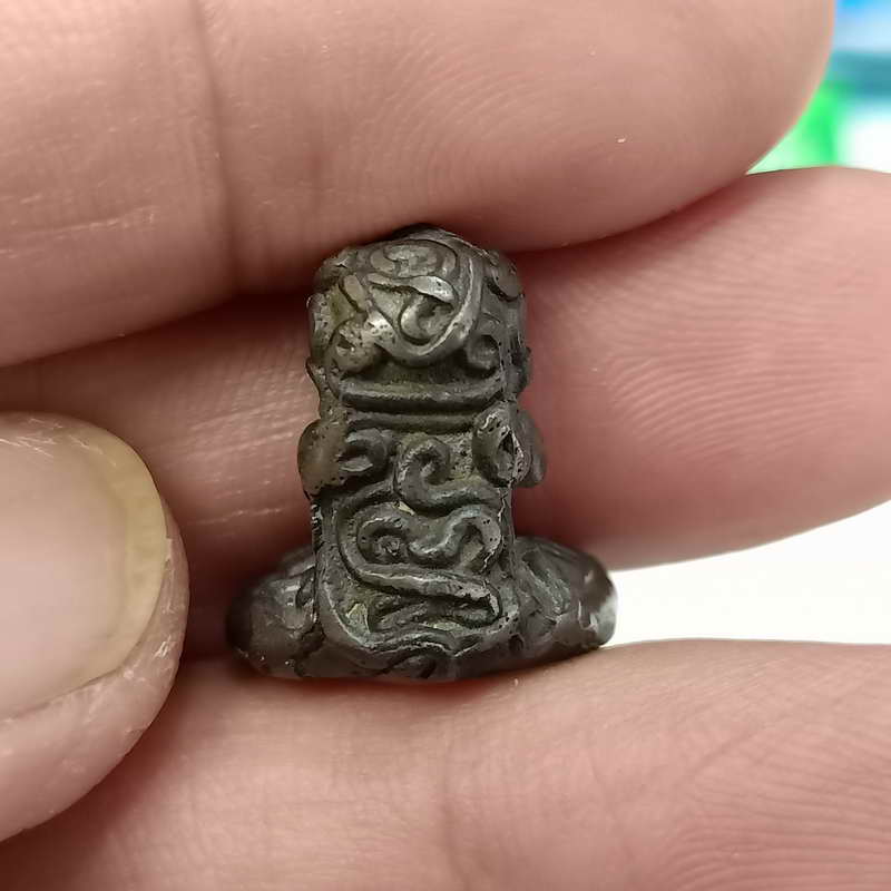 D832 ปิดตาหล่อลอยองค์ เนื้อโลหะ สภาพสวยเดิม ไม่ทราบที่ 