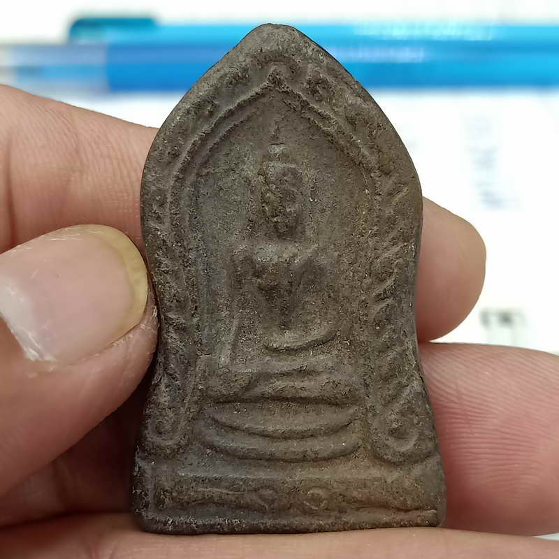 D835 พระกรุเนื้อดิน ขุนแผนใบเสมา เนื้อดิน เก่าเก็บ ไม่ทราบที่ ใครดูเป็นมาเก็บไป 