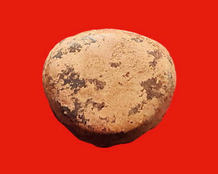 พระกริ่งปทุมสุริยวงค์(บัวรอบ)เนื้อดินเผา หลวงปู่ดี วัดเทวสังฆาราม จ.กาญจนบุรี หายากมากค่ะ