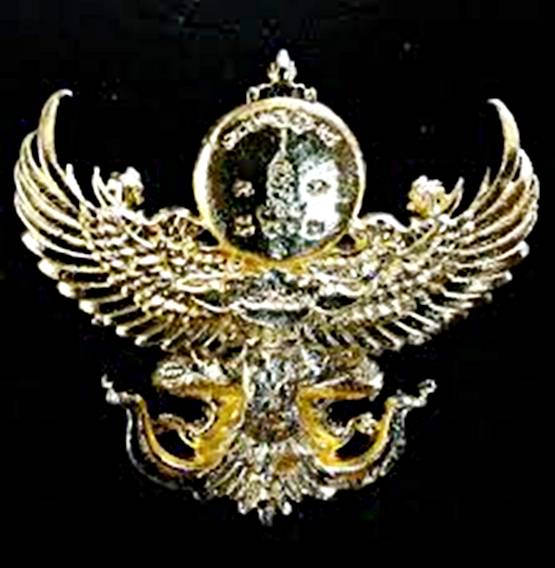 พญาครุฑรุ่นแรก "พญาเศวตโรหิต คชปักษา"เลี่ยมบูชาแขวนได้เลยพร้อมกล่องเดิม เนื้อสุวรรณกาย วัดป่าอาเจียง