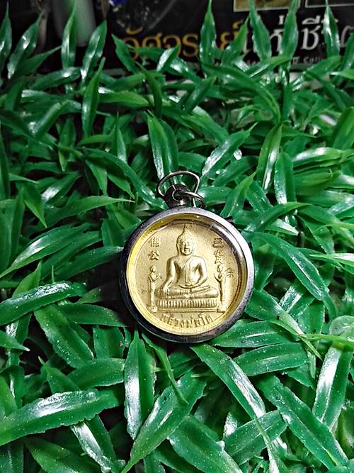 เหรียญกลมหลวงพ่อโต เฮง เฮง เฮงชุบทอง วัดพนัญเชิงวริหาร จ.อยุธยาหลัง12ราศีเลี่ยมพร้อมบูชา