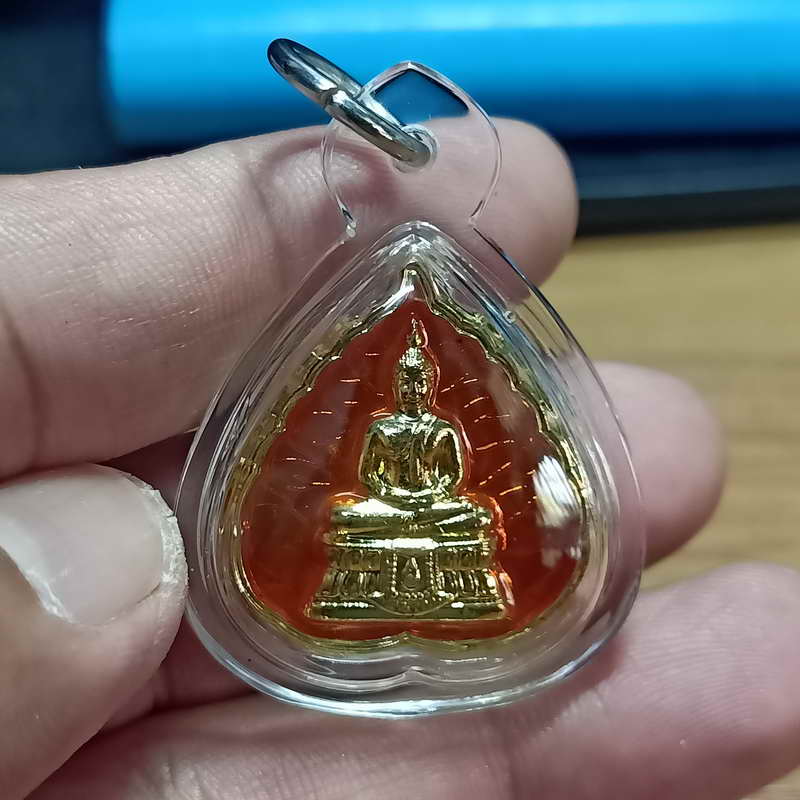 D863 พระพุทธพรรณีศรีธรรมไภสัช วัดพระศรีรัตนศาสดาราม กทม. ปี 2554 เนื้อกะไหล่ทอง ลงยาส้ม