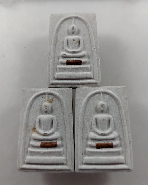 " พระสมเด็จ มงคล 9 รอบ อายุ 108 ปี หลวงปู่เปลื้อง วัดลาดยาว จ.นครสวรรค์ ฝังตะกรุด หน้า-หลัง ติดจีวร 