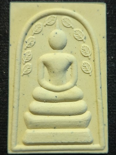  พระสมเด็จสมอ 9 ใบ หลวงพ่อกวย วัดหนองตาแก้ว จ.สุพรรณบุรี ปี2557 (พิมพ์ใหญ่)