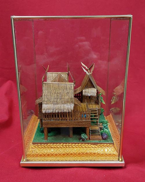 (ปิด149-)บ้านเรือนไทยจำลอง ในตู้ครอบกระจก (ขนาด13.5x18.5นิ้ว)