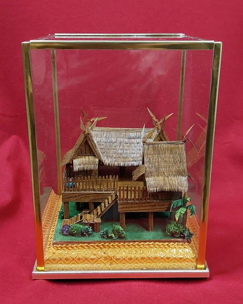 (ปิด149-)บ้านเรือนไทยจำลอง ในตู้ครอบกระจก (ขนาด13.5x18.5นิ้ว)